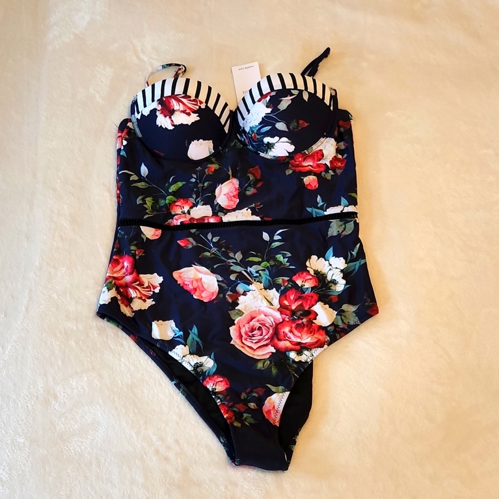 Women's Cupshe one piece suit.